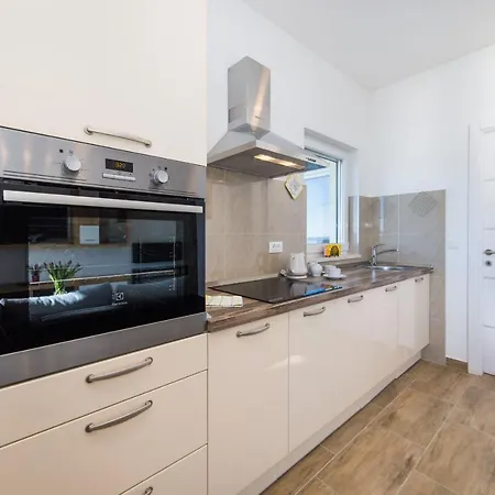 Maris Apartament *